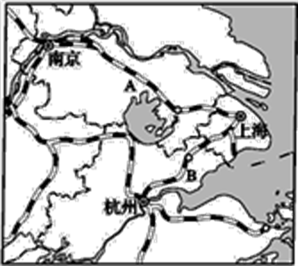 长江三角洲和珠江三角洲均是我国经济发达地区.读图,回答下列问题.